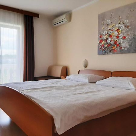 Bed and Breakfast Pansion Katarina Malinska Zewnętrze zdjęcie