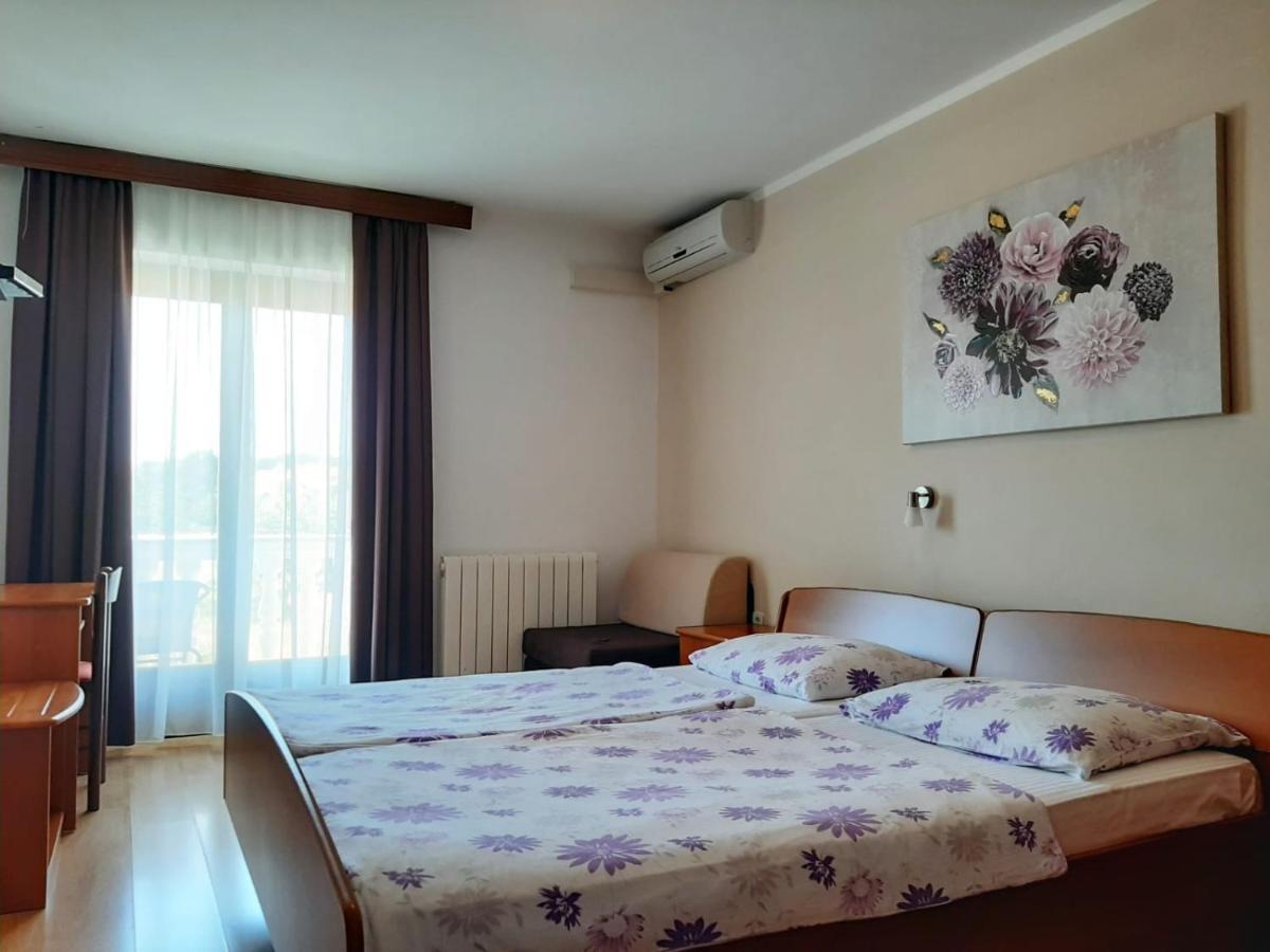 Bed and Breakfast Pansion Katarina Malinska Zewnętrze zdjęcie