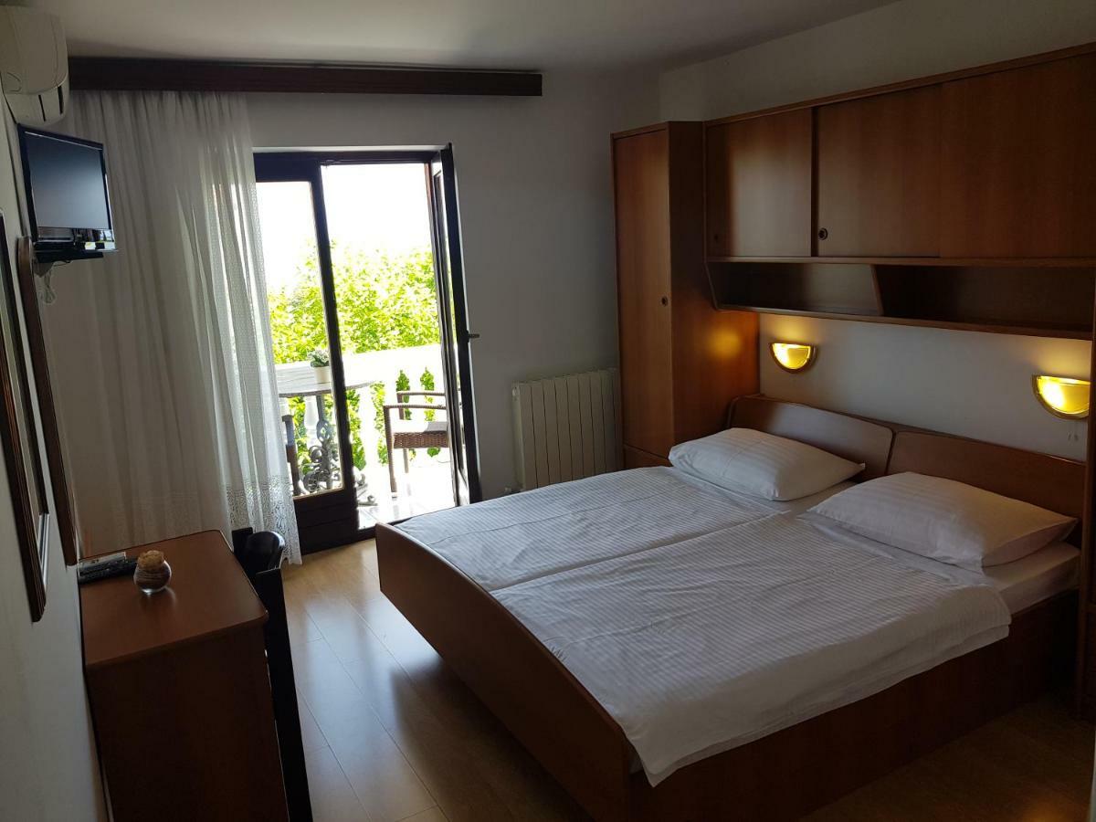 Bed and Breakfast Pansion Katarina Malinska Zewnętrze zdjęcie
